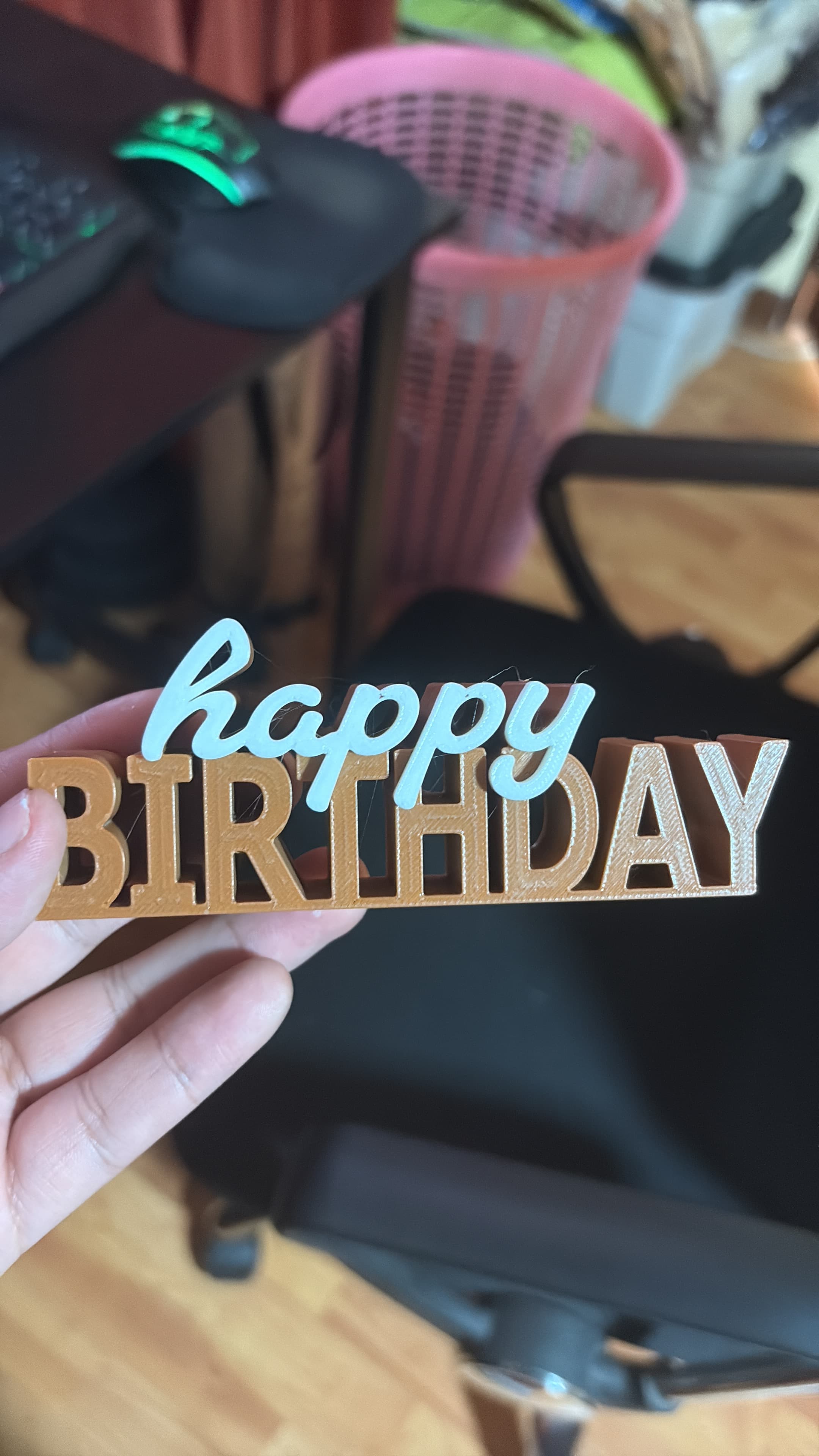 Cartel de mesa Happy Birthday impreso en 3D